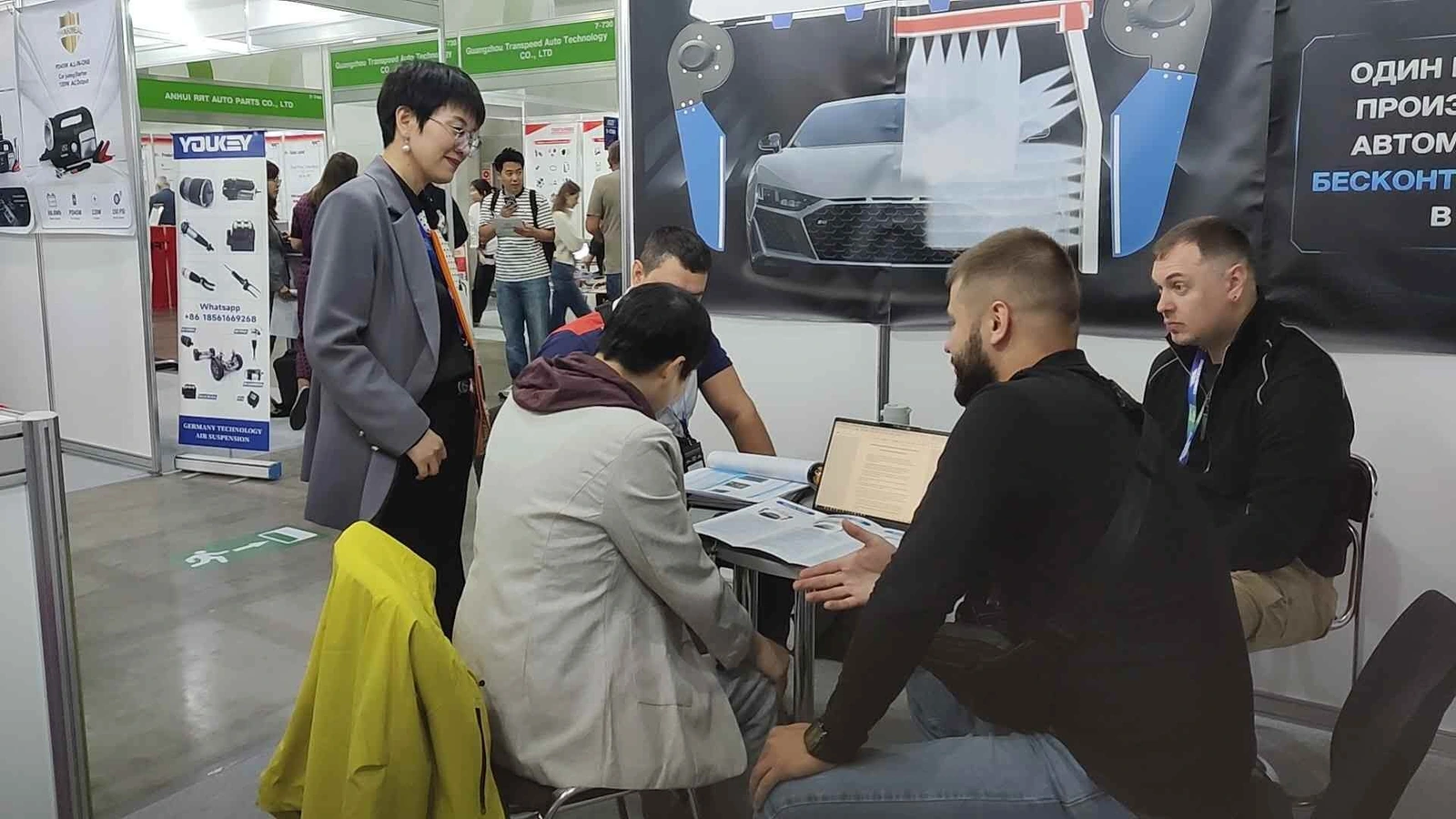 Деловая встреча на стенде CHEERWASH на выставке InterAutoMechanica 2026