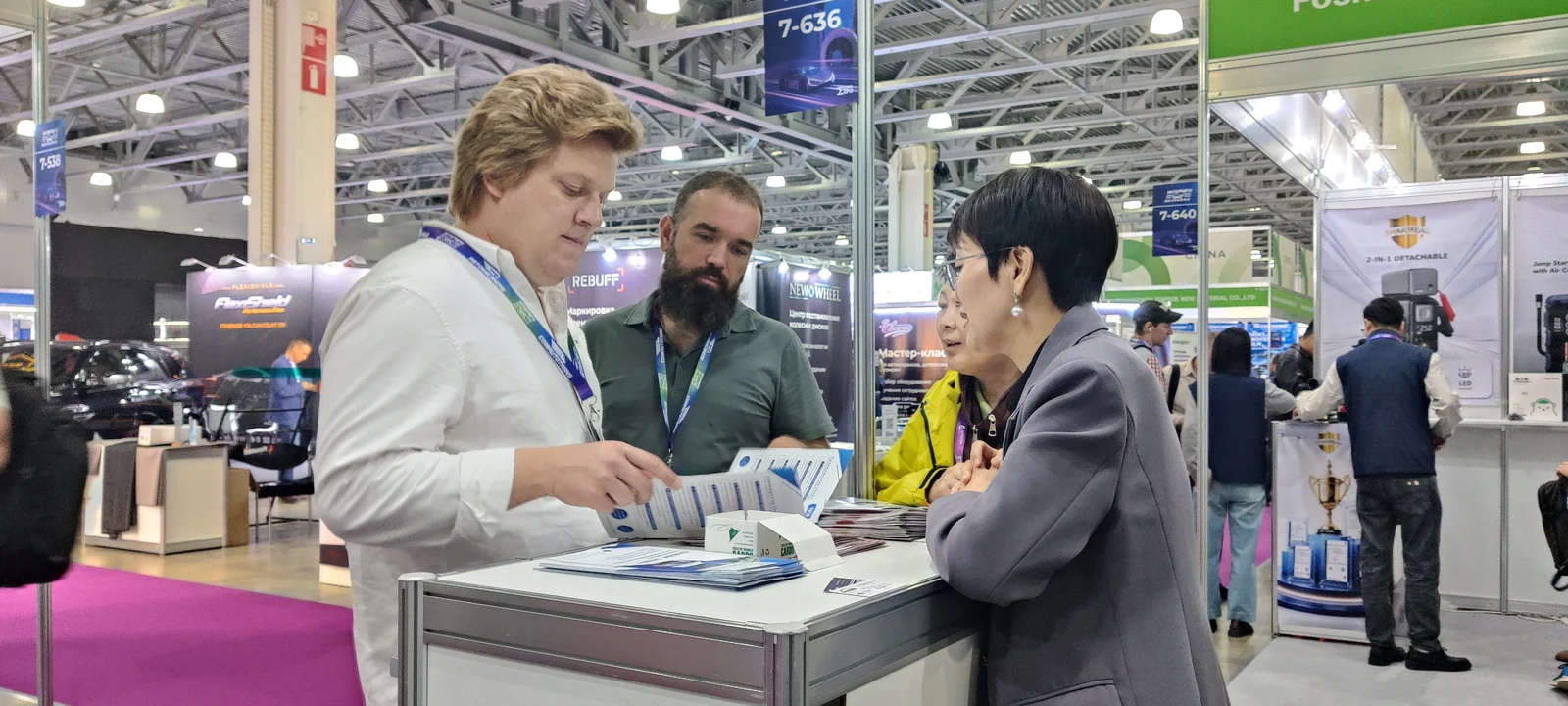 Консультация на стенде CHEERWASH на InterAutoMechanica Moscow 2026